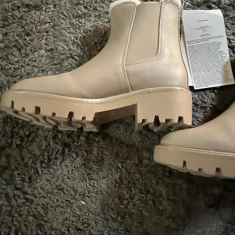 NWT The Drop Beige Chelsea Boots with Chunky Sole‎ size 7.5
